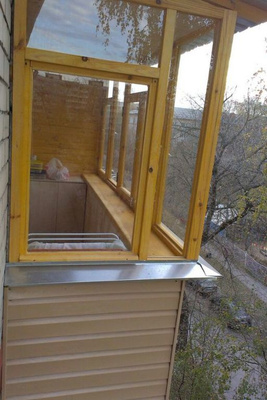 Закажите деревянное остекление балкона от производителя!