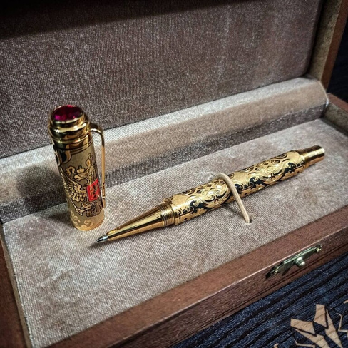 Ручка с колпачком Герб украшенная золотом, 2 фианита